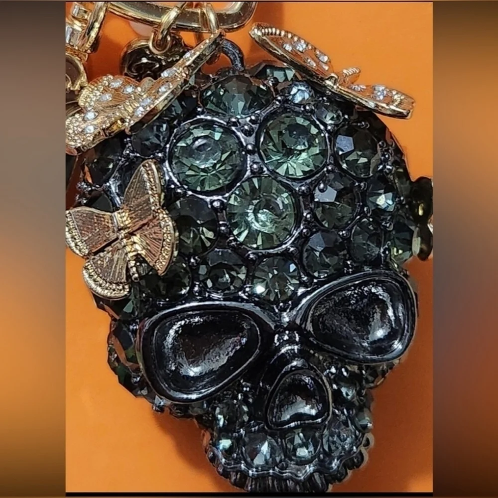 🦋▪️BETSEY JOHNSON▪️ Butterfly-Covered Black  Skull Bag Charm Keychain